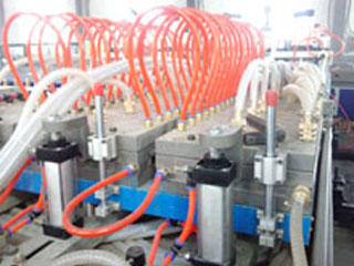 門(mén)板模具和生產(chǎn)線(xiàn)